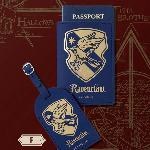 Official Licensed Harry Potter Hogwarts Passport Case & Luggage Tag Set - Picture 11 of 12